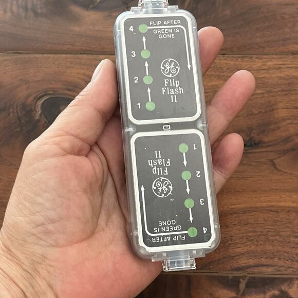 Vintage General Electric GE Flip Flash II Camera Bars Green Dot Unused - Picture 3 of 3